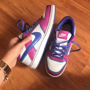 Retro looking Nikes! 👟